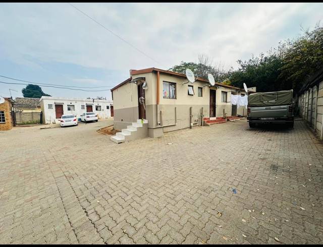 12 BEDROOM HOUSE FOR SALE IN PRIMROSE